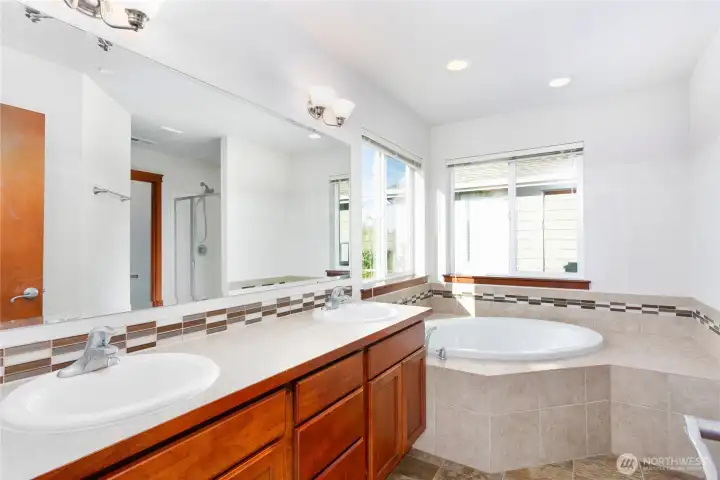 5-piece en suite!