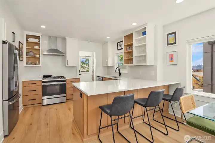 2-bedroom suite - Fully remodeled with new kitchen cabinets and stainless steel appliances 2-bedroom suite - Fully remodeled with new kitchen cabinets and stainless steel appliances
