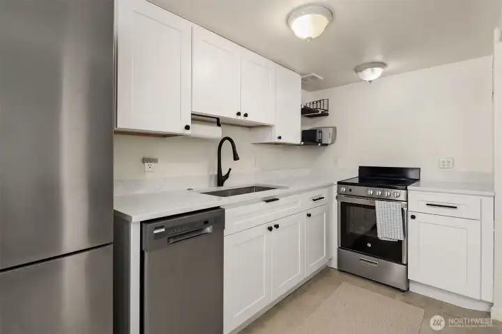 Studio - New cabinetry and appliances plenty of storage space Studio - New cabinetry and appliances plenty of storage space