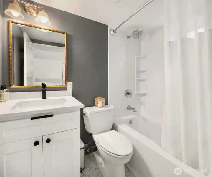 Studio - Fully updated bathroom Studio - Fully updated bathroom