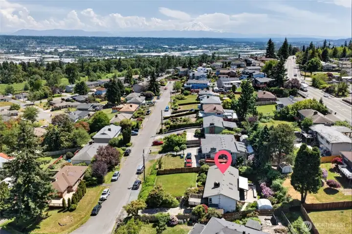 Views of the Valley & Cascade Mountain Range
