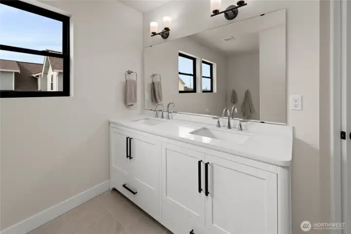 Duel vanity in master bathroom