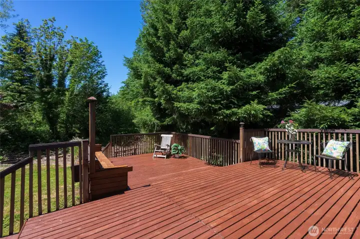 Off the kitchen/dining is a slider with easy access to your outdoor entertainment deck, making entertaining a breeze. Off the kitchen/dining is a slider with easy access to your outdoor entertainment deck, making entertaining a breeze.