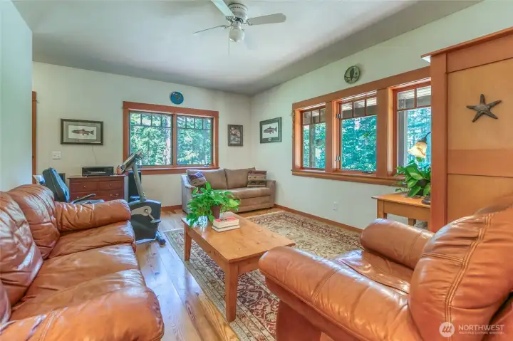 9' ceilings, fir trim and pine flooring. 9' ceilings, fir trim and pine flooring.
