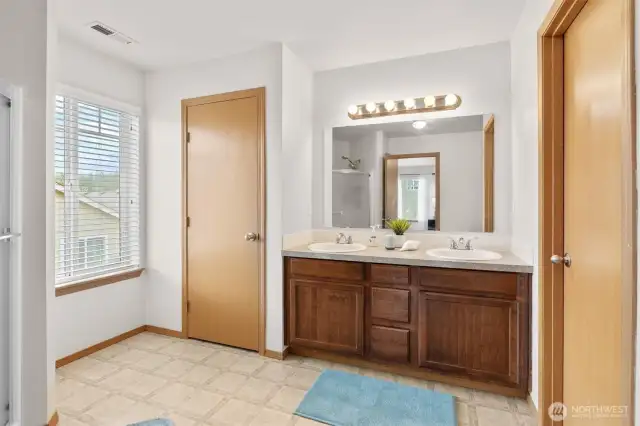 Primary bath, double sink, linen closet to the left
