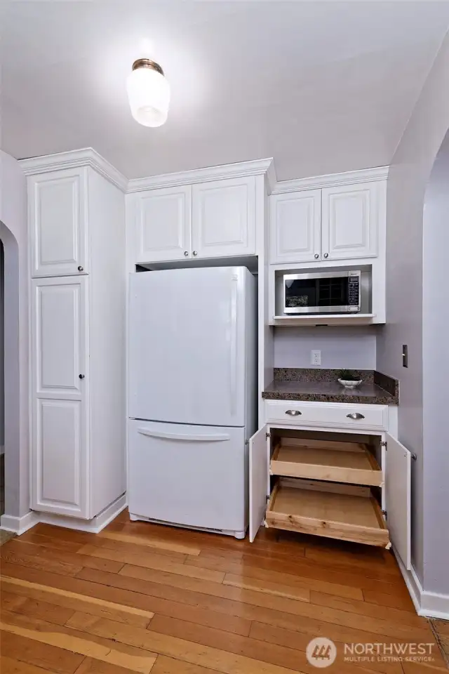 Plenty of kitchen storage.