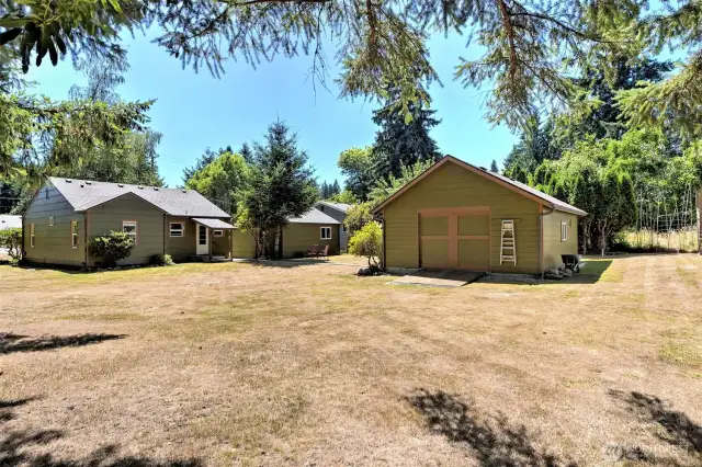 Perfect yard for entertaining.