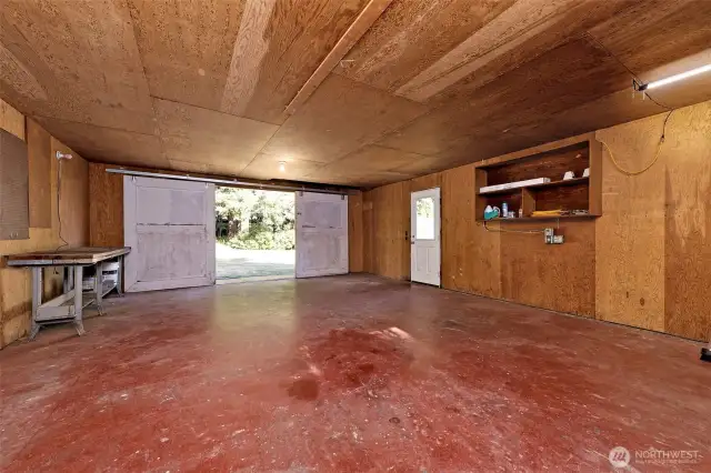 Convenient pass-through barn doors.
