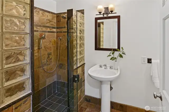 Main level bath