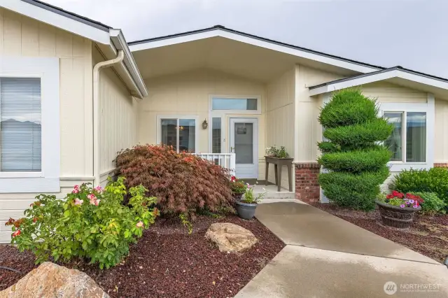 Charming covered porch to welcome your guest inside!