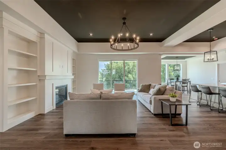 Open layout with trayed ceilings!