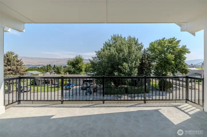 Covered Back Deck with VIEWS!