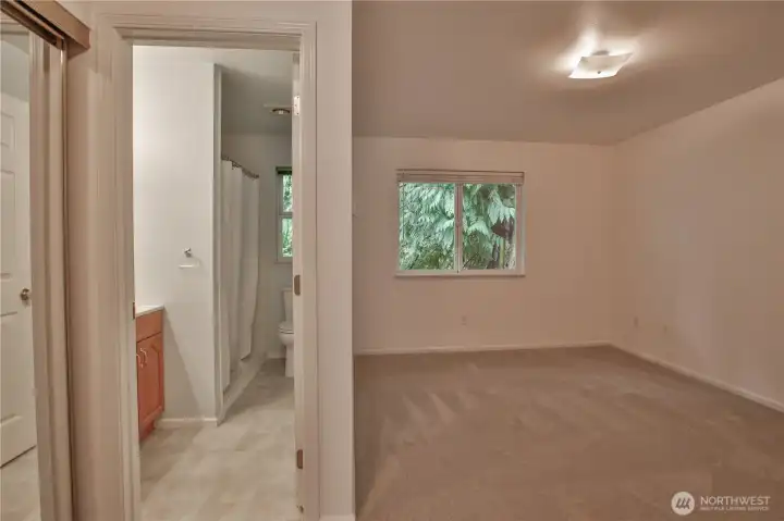 Primary Bedroom with en-suite 3/4 bathroom