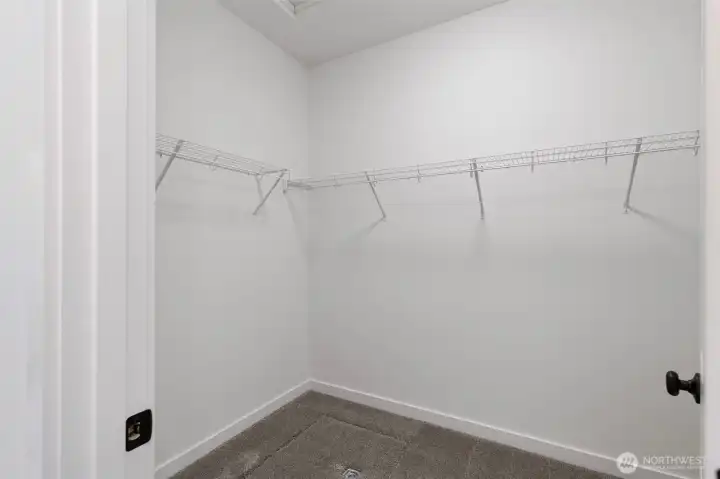 2 walk-in closets
