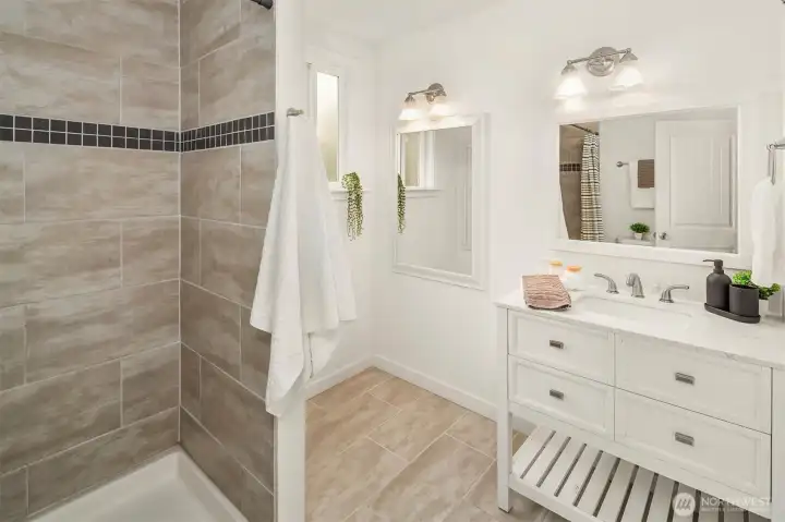 The en suite bathroom of the main floor primary room.