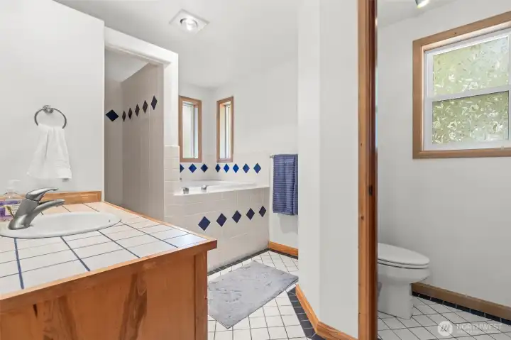 Primary bath with soak tub!