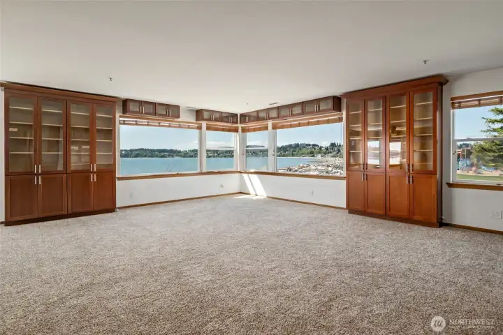 Windows out to the water!