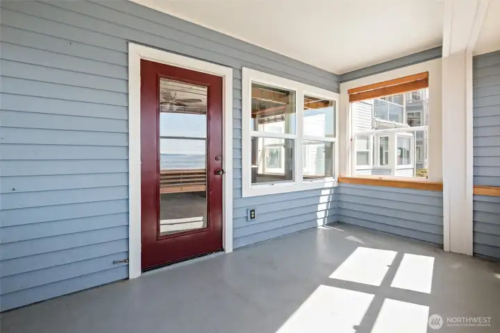Enclosed Sun Room outside off of living area.