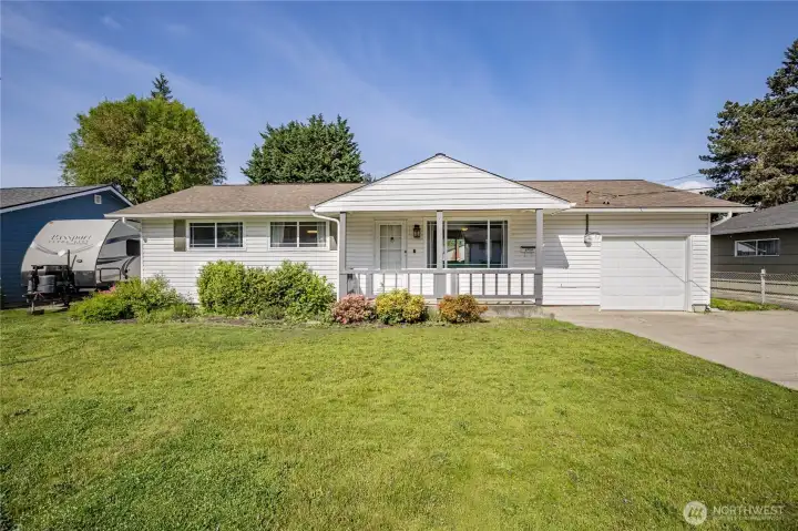 Modern Comfort Meets PNW Adventure! This turn-key gem features refinished hardwoods, central A/C, and a brand new bathroom, all just minutes from the White River and multiple parks.