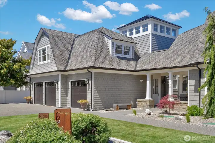Above the impressive detached three-car garage, a gracious 1,200-square-foot guest residence provides exceptional versatility for visitors, extended stays, creative pursuits, or recreation.