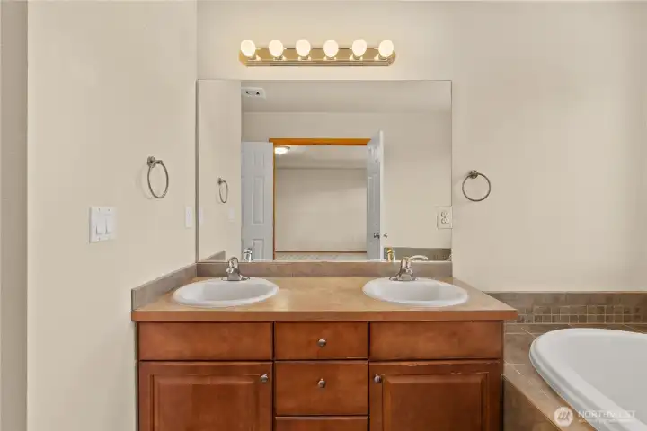 Duel Sinks.