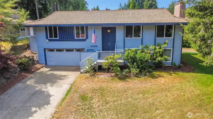 Welcome Home to Twin Lakes!