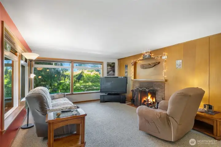 The main living room gets plenty of natural light! The main living room gets plenty of natural light!