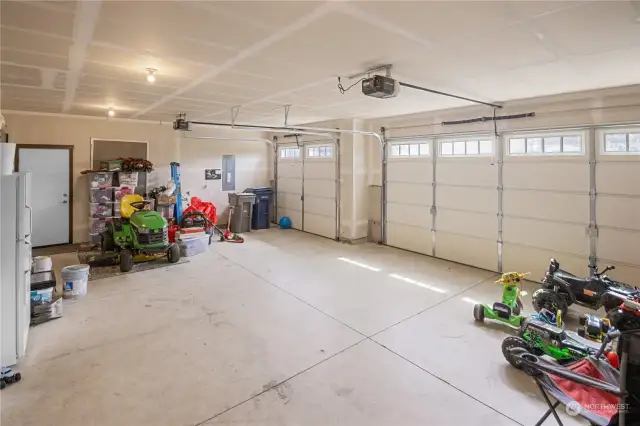 spacious 3 car garage