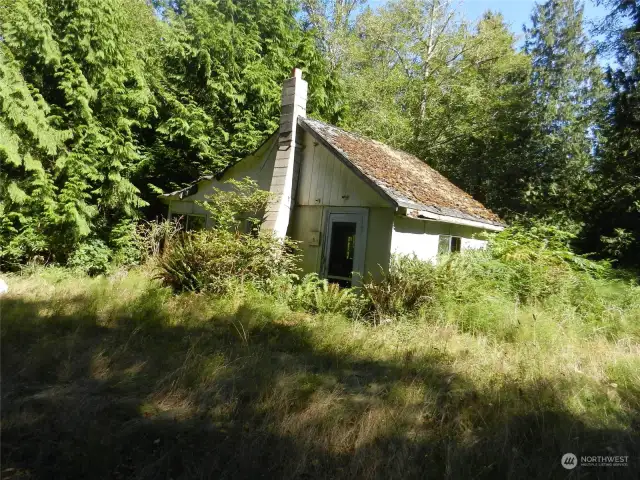 Old cabin has see it better days.