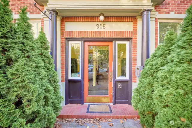 Located in the heart of the University District, 905 Novell has secure entry.