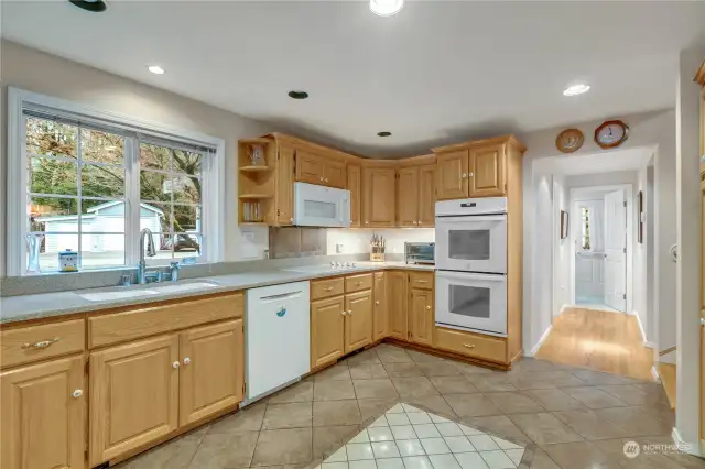 Kitchen is ideal for entertaining and for multiple cooks!