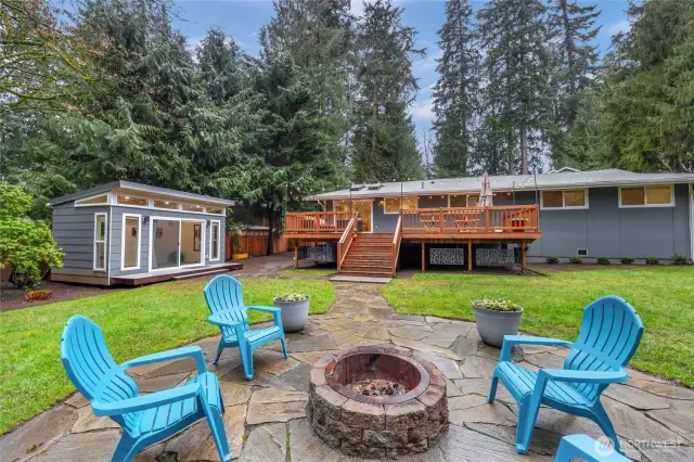 Lovely backyard firepit area