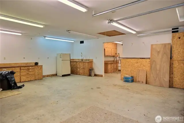 Commercial-size Garage