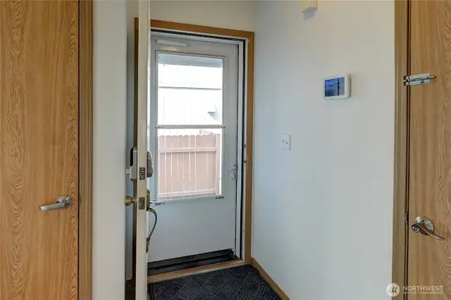 Let's go in! This is the entry foyer