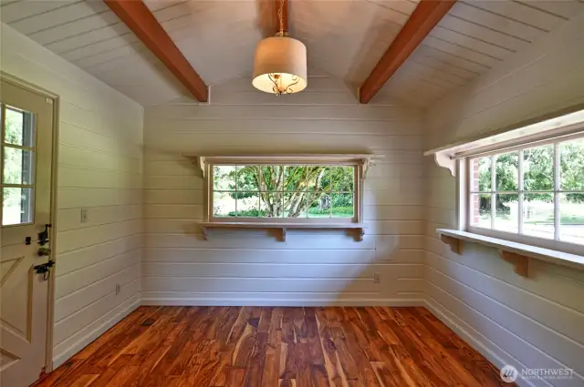 Sun room with vaulted ceilings off the dining room