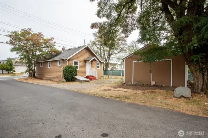 One car detached garage plus extra off strret parking,