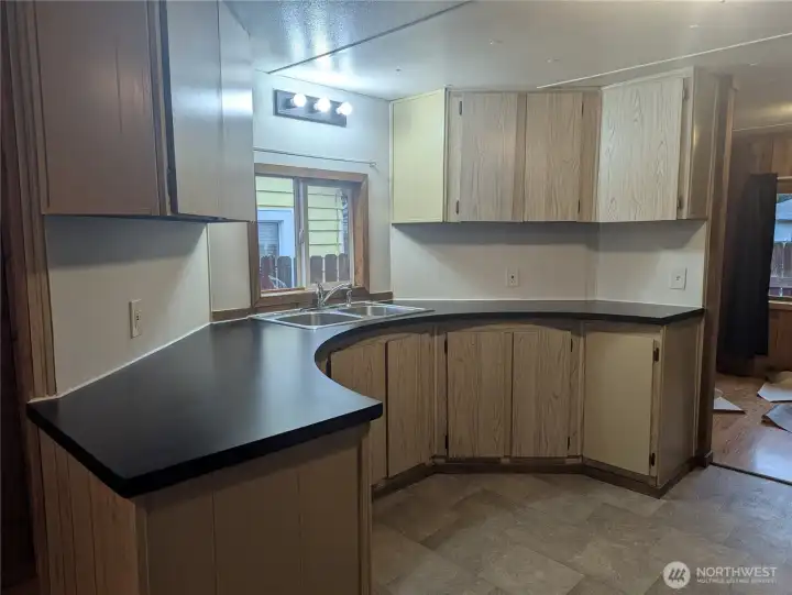 Clean and feels new, lot of storage!