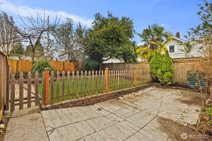 Shared driveway with dedicated parking