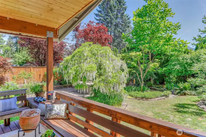Look at that peaceful retreat just waiting for lazy days. Look at that peaceful retreat just waiting for lazy days.