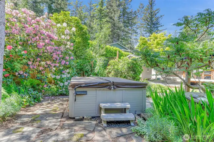 Hot tub with amazing viewsl Hot tub with amazing viewsl