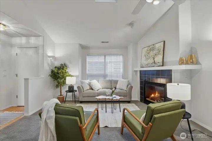 Living room, gas fireplace, vaulted ceilings, ceiling fan