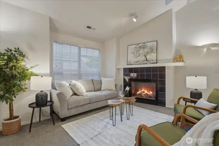 Living room, gas fireplace, vaulted ceilings, ceiling fan