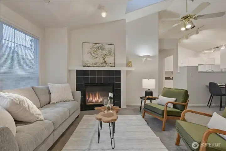 Living room, gas fireplace, vaulted ceilings, ceiling fan