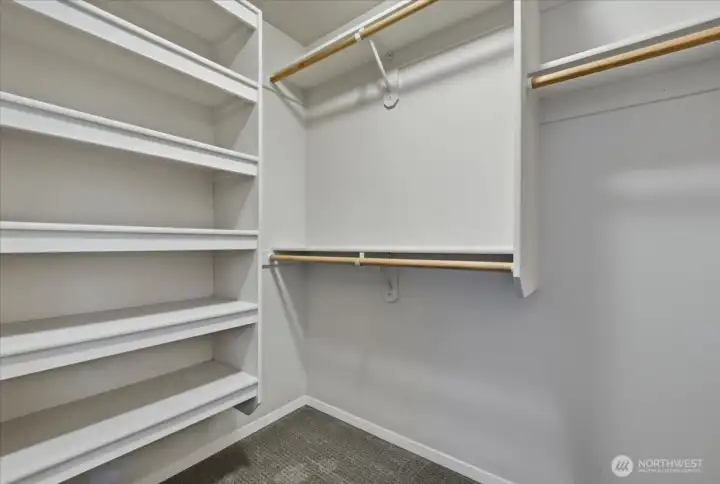 Walk-in closet, w2w carpet