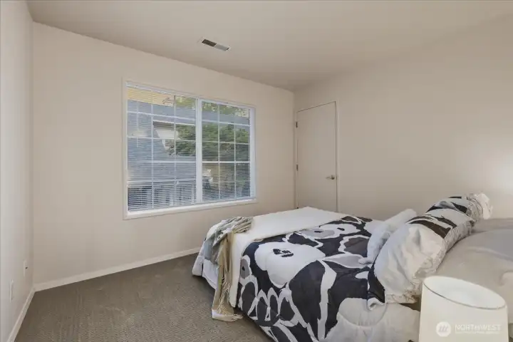 2nd bedroom, w2w carpet, closet