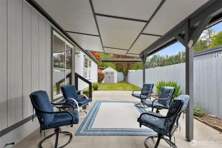 Private and Cool Patio for the summer and drink some lemonade with a friend!