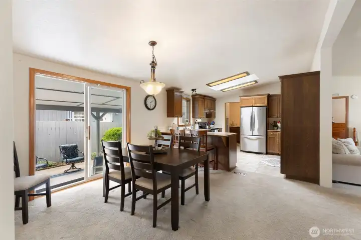 This area is spacious and the 6 person table fits easily!
