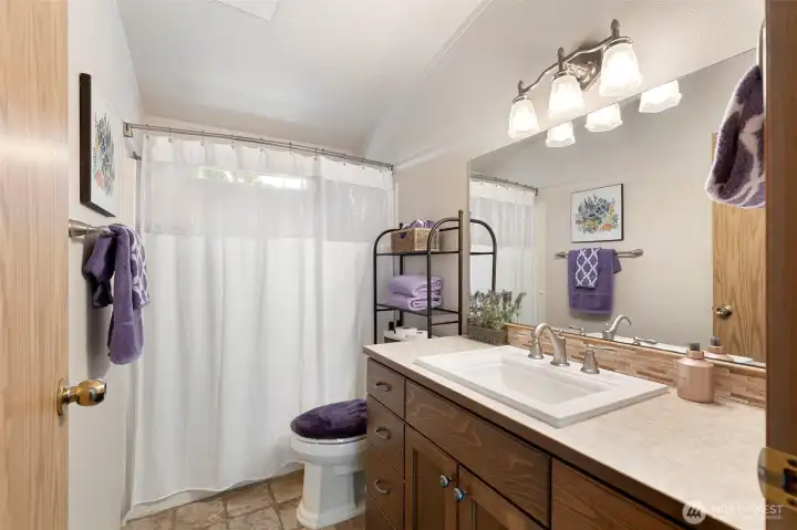 Hall Bathroom serving Bedrooms 2,3,&4