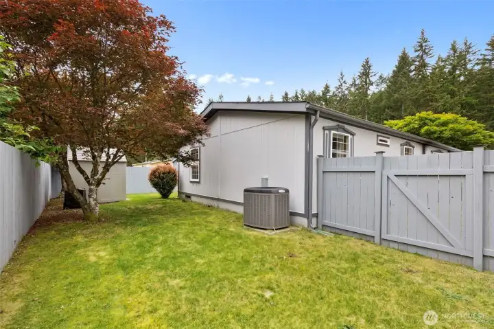 Nicely kept yard and landscaping