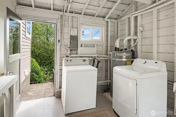 The back door of the garage leads to the kitchen with full sized washer & dryer included.
